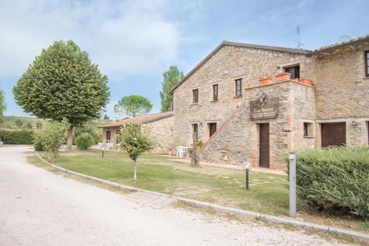 Casa Vacanze Vecchio Granaio Magione Buitenkant foto