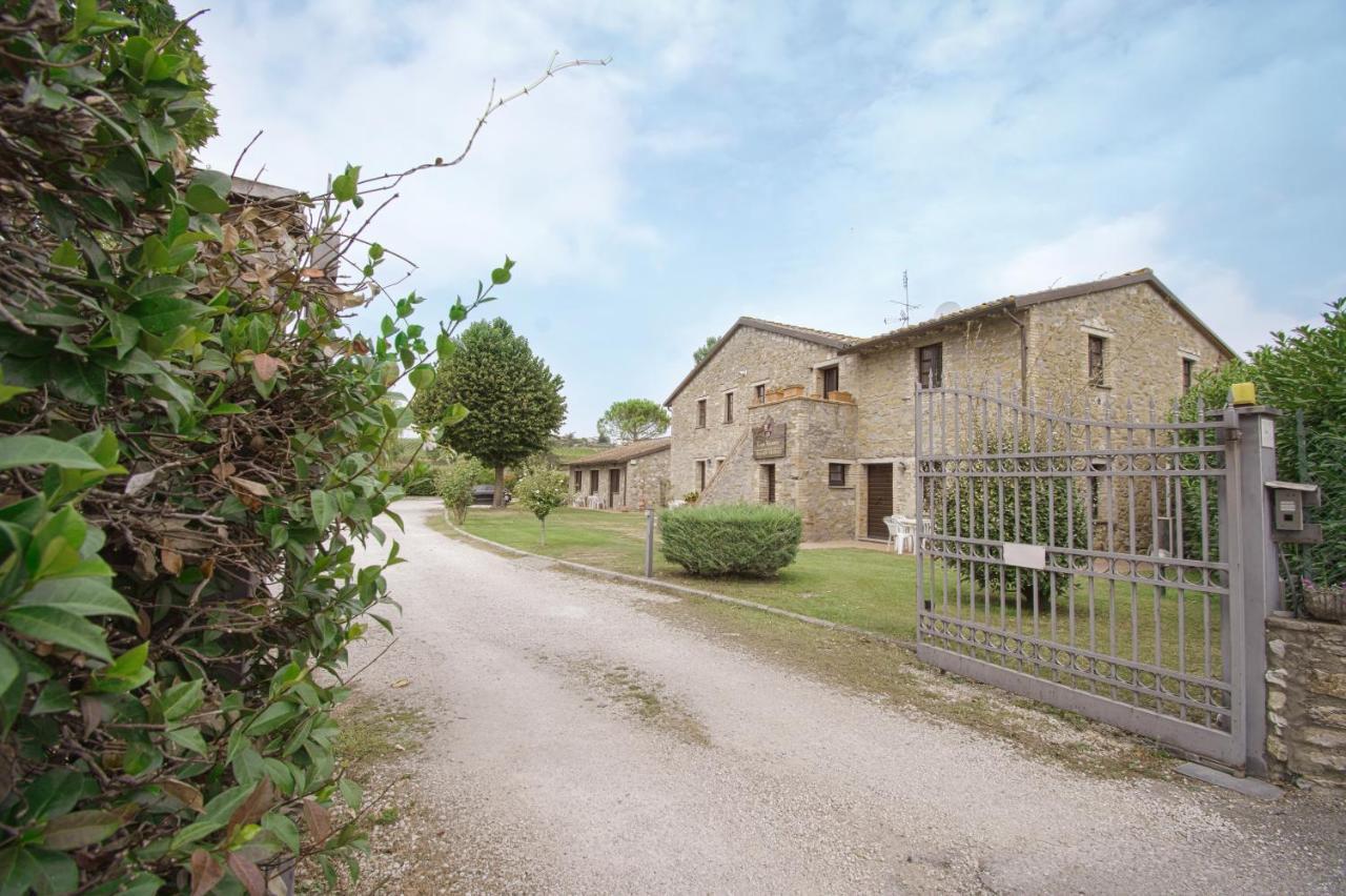 Casa Vacanze Vecchio Granaio Magione Buitenkant foto