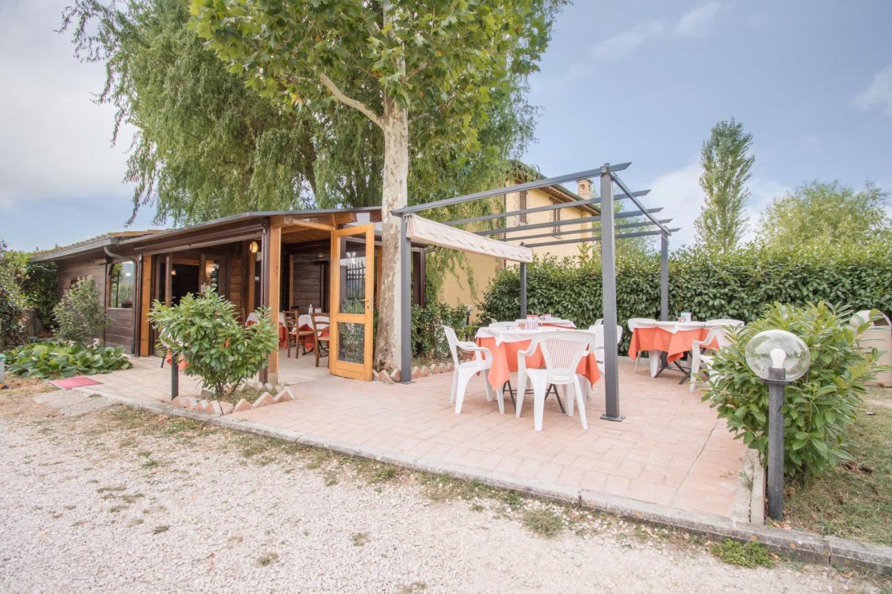 Casa Vacanze Vecchio Granaio Magione Buitenkant foto