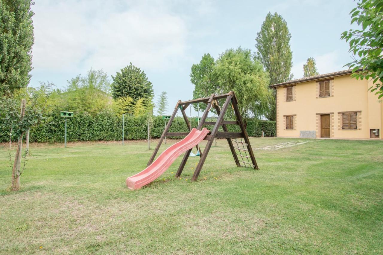 Casa Vacanze Vecchio Granaio Magione Buitenkant foto